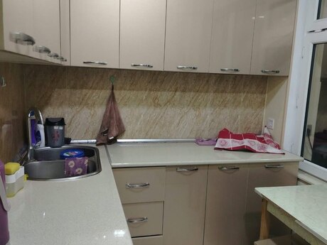 8-ci mikrorayonda 2 otaqlı köhnə tikili mənzil kirayə verilir, 60 m², 650 AZN/ay, şəkil 4 / 10
