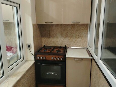 8-ci mikrorayonda 2 otaqlı köhnə tikili mənzil kirayə verilir, 60 m², 650 AZN/ay, şəkil 5 / 10
