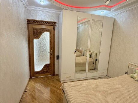Əhmədlidə 2 otaqlı köhnə tikili mənzil satılır, 65 m², 175 000 AZN, şəkil 2 / 12