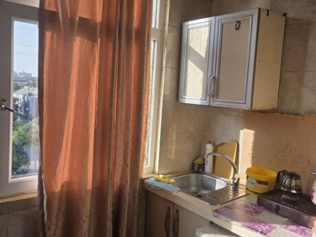 Qara Qarayevdə 2 otaqlı köhnə tikili mənzil kirayə verilir, 45 m², 470 AZN/ay, şəkil 4 / 6