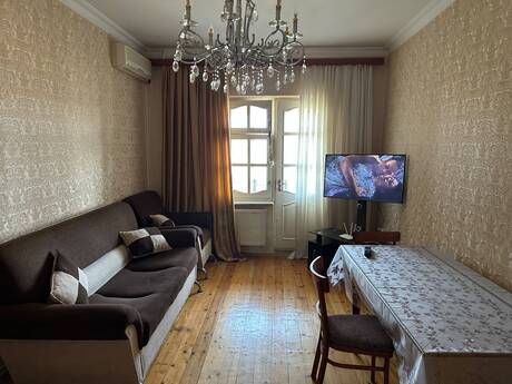 Qaraçuxurda 3 otaqlı köhnə tikili mənzil kirayə verilir, 90 m², 550 AZN/ay, şəkil 2 / 12