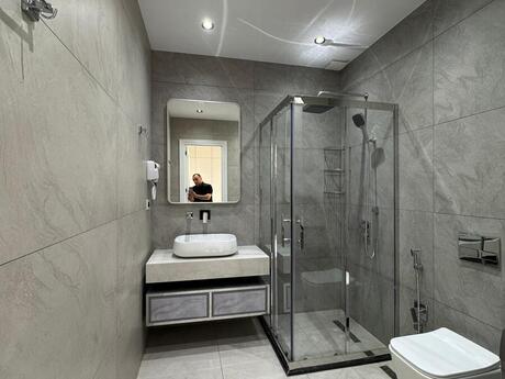 Renessans Palace kompleksində 2 otaqlı yeni tikili mənzil kirayə verilir, 74 m², 1 500 AZN/ay, şəkil 5 / 12
