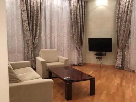 28 Mayda 3 otaqlı yeni tikili mənzil kirayə verilir, 150 m², 1 400 AZN/ay, şəkil 2 / 12
