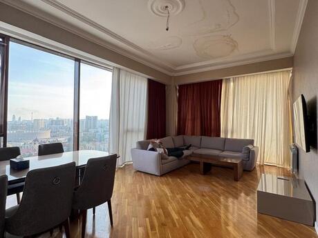 3 otaqlı mənzil, 110 m², 8 Noyabr, 410 000 AZN
