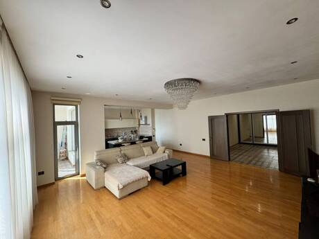 3-комн. · 185 m²