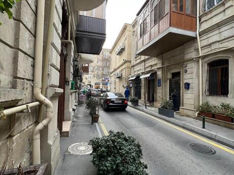 2 otaq · 54 m² · 2/3 mərtəbə, İçəri Şəhər