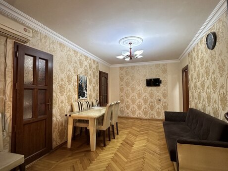 İnşaatçılarda 2 otaqlı köhnə tikili mənzil satılır, 55 m², 168 000 AZN, şəkil 2 / 12