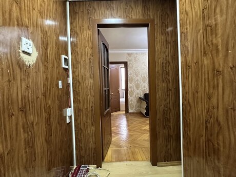 İnşaatçılarda 2 otaqlı köhnə tikili mənzil satılır, 55 m², 168 000 AZN, şəkil 3 / 12