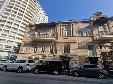 Продаётся 2-комнатная квартира в старом фонде, Nizami, 70 м², 230 000 AZN, фото 2 / 10