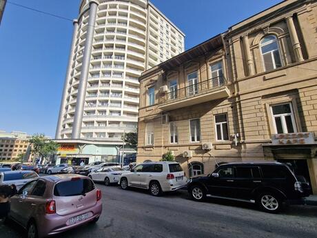 Объявление №6549184 - Баку, м. Низами, 2-комн., 70 м², 2/3 этаж