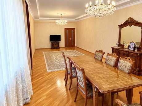 Объявление №6549218 - Баку, м. Элмляр Академиясы, 3-комн., 175 м², 12/16 этаж