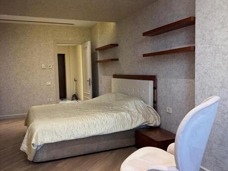 3-room new-build apartment for rent in İzmir Residence, 180 m², 2 700 AZN/mo, photo 5 / 12