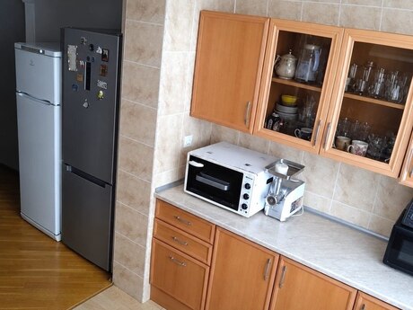 Yeni Yasamalda 3 otaqlı köhnə tikili mənzil satılır, 100 m², 240 000 AZN, şəkil 2 / 10