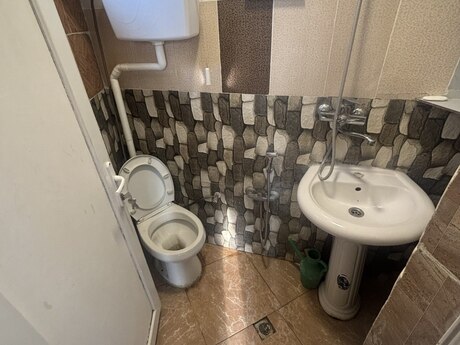 Azadlıq Prospektidə 1 otaqlı köhnə tikili mənzil kirayə verilir, 25 m², 350 AZN/ay, şəkil 3 / 4