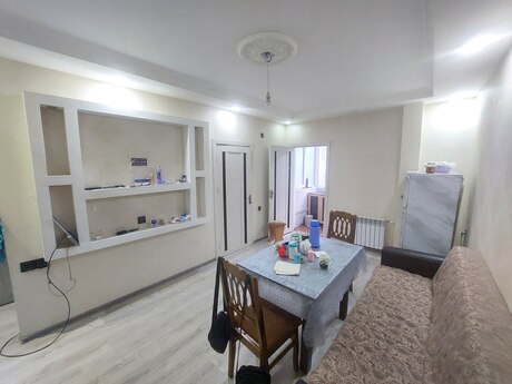7-ci mikrorayonda 2 otaqlı köhnə tikili mənzil satılır, 40 m², 112 000 AZN, şəkil 2 / 12