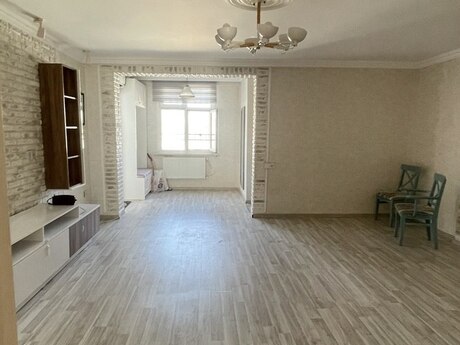 Sahildə 3 otaqlı köhnə tikili mənzil satılır, 100 m², 470 000 AZN, şəkil 2 / 12