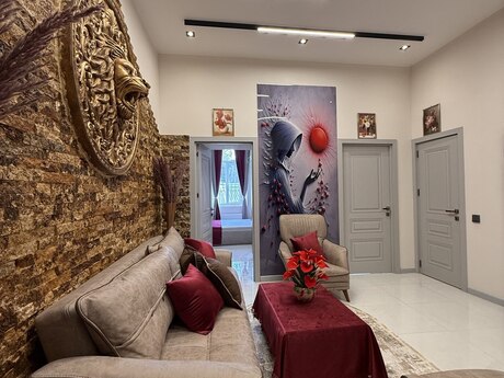 Sahildə 3 otaqlı köhnə tikili mənzil satılır, 90 m², 350 000 AZN, şəkil 2 / 11