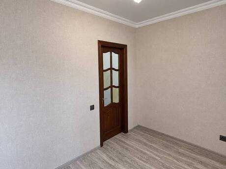 Neftçilərdə 2 otaqlı köhnə tikili mənzil satılır, 54 m², 126 000 AZN, şəkil 2 / 8