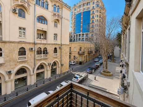 Sahildə 3 otaqlı köhnə tikili mənzil satılır, 103 m², 350 000 AZN, şəkil 4 / 12