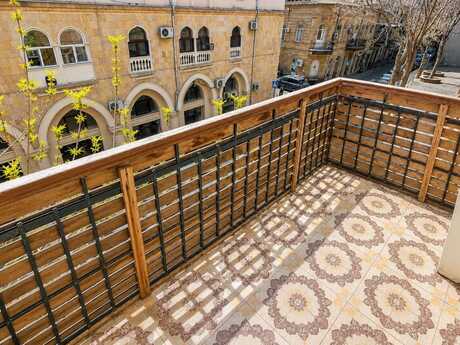 Sahildə 3 otaqlı köhnə tikili mənzil satılır, 103 m², 350 000 AZN, şəkil 3 / 12