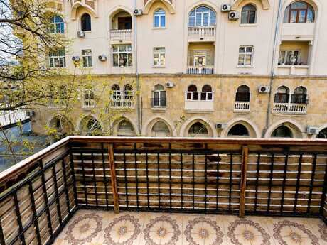 Sahildə 3 otaqlı köhnə tikili mənzil satılır, 103 m², 350 000 AZN, şəkil 5 / 12