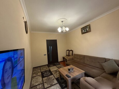 Yeni Günəşlidə 2 otaqlı köhnə tikili mənzil satılır, 60 m², 143 000 AZN, şəkil 2 / 12