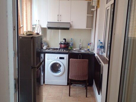 3 otaq · 80 m² · 4/12 mərtəbə, Neftçilər