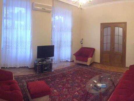 3-room old-build apartment for rent in Sahil, 80 m², 1 200 AZN/mo, photo 2 / 10