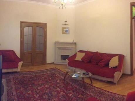 3-room old-build apartment for rent in Sahil, 80 m², 1 200 AZN/mo, photo 3 / 10