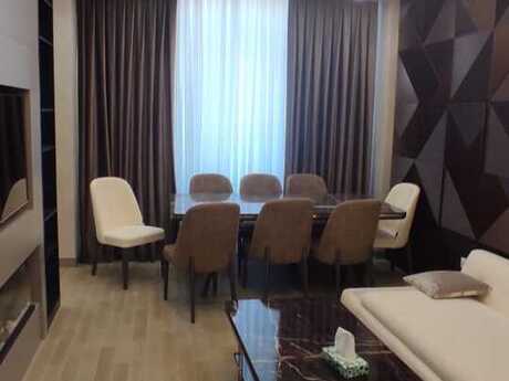 2 otaq · 100 m² · 2/7 mərtəbə, Ağ şəhər