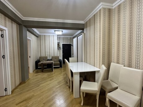 3 otaqlı mənzil, 110 m², İnşaatçılar, 249 000 AZN