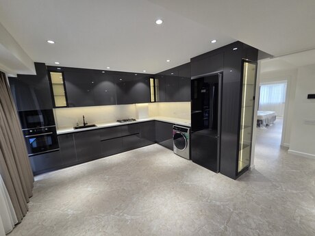 28 Mayda 2 otaqlı köhnə tikili mənzil satılır, 75 m², 310 000 AZN, şəkil 2 / 11