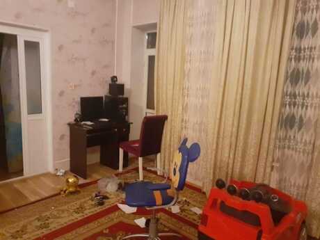 2 otaq · 35 m² · 4/5 mərtəbə, Elmlər Akademiyası