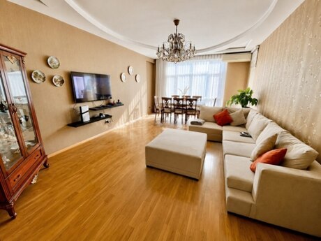 8 Noyabrda 4 otaqlı yeni tikili mənzil satılır, 168 m², 445 000 AZN, şəkil 2 / 9