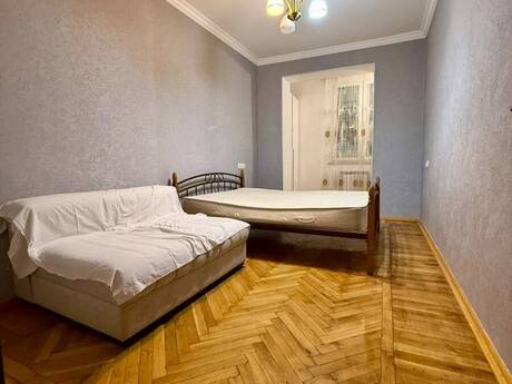 28 Mayda 3 otaqlı köhnə tikili mənzil kirayə verilir, 101 m², 800 AZN/ay, şəkil 4 / 12