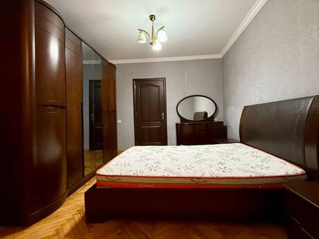 28 Mayda 3 otaqlı köhnə tikili mənzil kirayə verilir, 101 m², 800 AZN/ay, şəkil 3 / 12