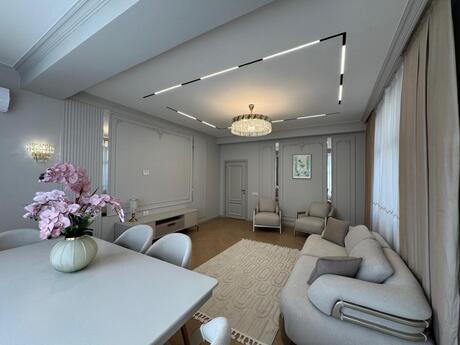28 Mayda 3 otaqlı yeni tikili mənzil satılır, 112 m², 435 000 AZN, şəkil 3 / 12