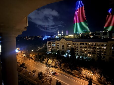 İçəri Şəhərdə 2 otaqlı yeni tikili mənzil kirayə verilir, 82 m², 1 200 AZN/ay, şəkil 2 / 12