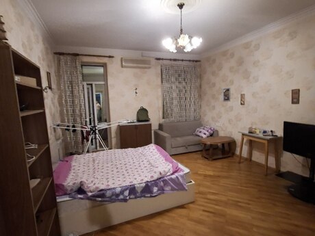 1 otaq · 40 m² · 4/4 mərtəbə, İçəri Şəhər