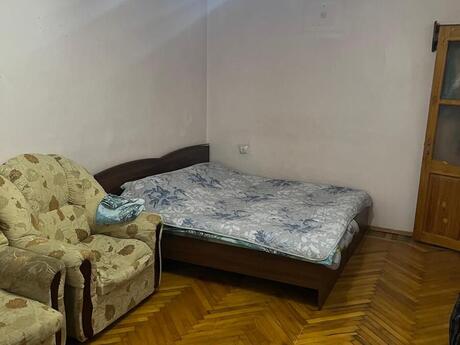 Gənclikdə 1 otaqlı köhnə tikili mənzil kirayə verilir, 45 m², 500 AZN/ay, şəkil 2 / 4
