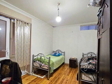 Продаётся 3-комнатная квартира в старом фонде, Yeni Günəşli, 60 м², 140 000 AZN, фото 2 / 9