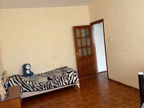 Badamdarda 3 otaqlı köhnə tikili mənzil satılır, 105 m², 220 000 AZN, şəkil 2 / 11