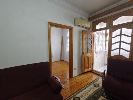 2-room old-build apartment for sale in Memar Əcəmi, 42 m², 150 000 AZN, photo 3 / 9