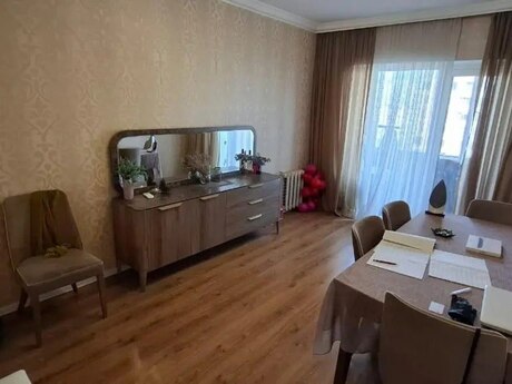 Продаётся 4-комнатная квартира в старом фонде, Azadlıq Prospekti, 87 м², 200 000 AZN, фото 2 / 9