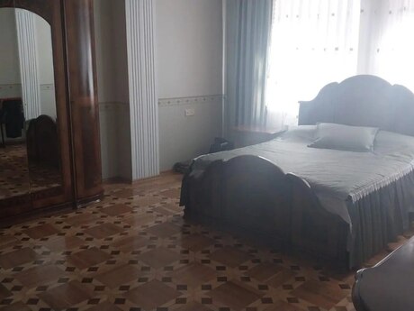 8-ci mikrorayonda 4 otaqlı köhnə tikili mənzil satılır, 170 m², 240 000 AZN, şəkil 4 / 9