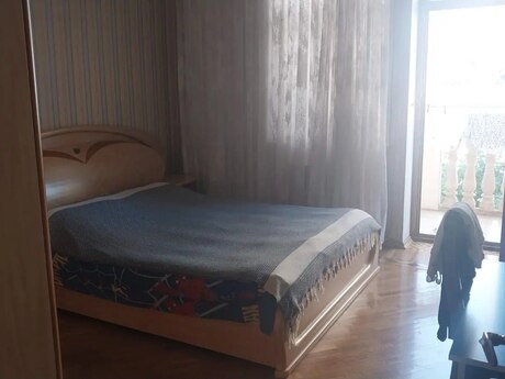 8-ci mikrorayonda 4 otaqlı köhnə tikili mənzil satılır, 170 m², 240 000 AZN, şəkil 5 / 9