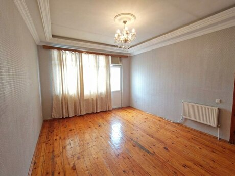 Gənclikdə 4 otaqlı köhnə tikili mənzil satılır, 120 m², 235 000 AZN, şəkil 2 / 12