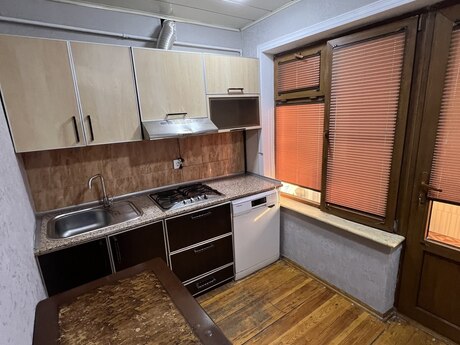 Qara Qarayevdə 2 otaqlı köhnə tikili mənzil kirayə verilir, 65 m², 700 AZN/ay, şəkil 4 / 9