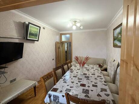 Əhmədlidə 5 otaqlı köhnə tikili mənzil satılır, 120 m², 245 000 AZN, şəkil 2 / 12