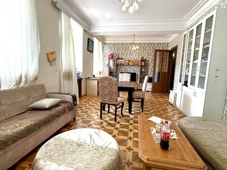 Elmlər Akademiyasında 3 otaqlı köhnə tikili mənzil satılır, 81 m², 278 000 AZN, şəkil 2 / 10